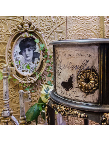 Ris papir bruges med decoupage lim