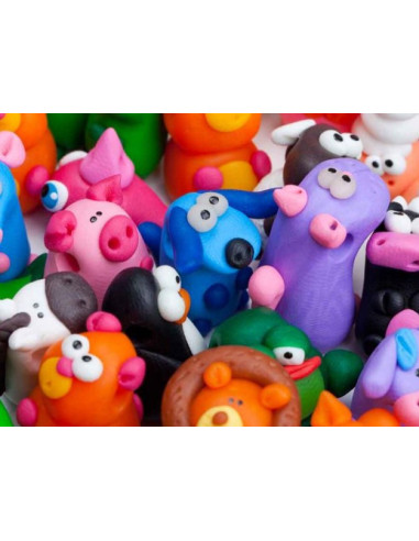 Momclay fra Smarta er et sæt med seks farverige modellervokser