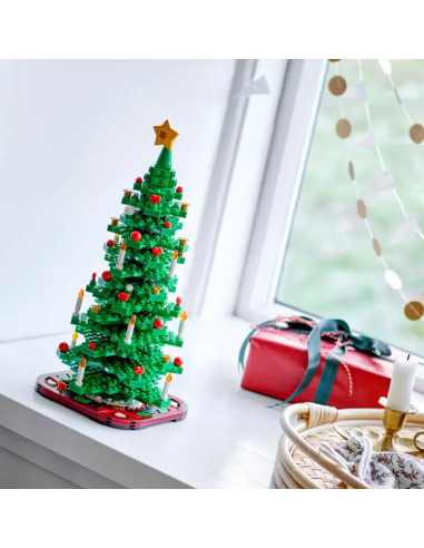 Skab julestemning med dette nostalgiske og festlige LEGO® Juletræ