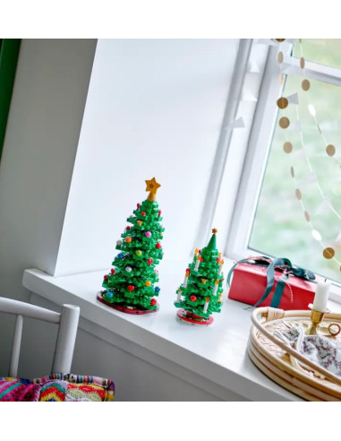 Skab julestemning med dette nostalgiske og festlige LEGO® Juletræ