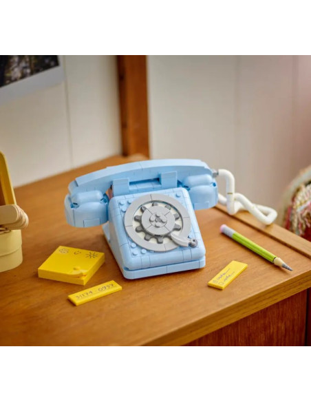 retro-telefoner fra 1960’erne, 1980’erne og 2000’erne.
