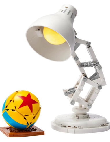 referencer til klassiske Pixar-film som Toy Story, Op og Ratatouille.