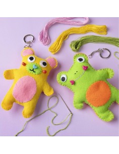 keakit : Filt, broderigarn, bamsefyld, nål, rulleøjne, plastikperler