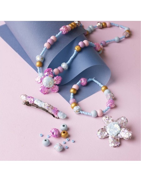 Med dette kreative kit kan du og børnene lave søde smykker med farver